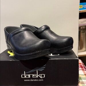 WOMENS DANSKO LEATHER CLOGS  SIZE 10 (41) EU